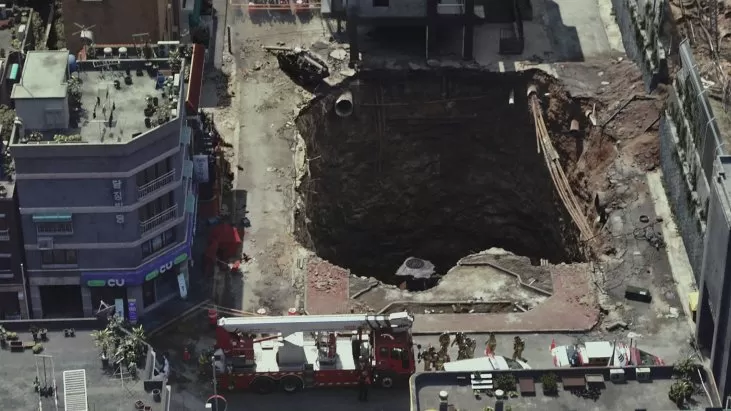 Sinkhole izle